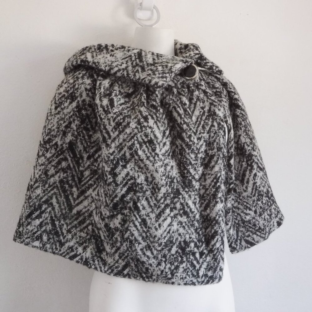 NWT Black & White Cape